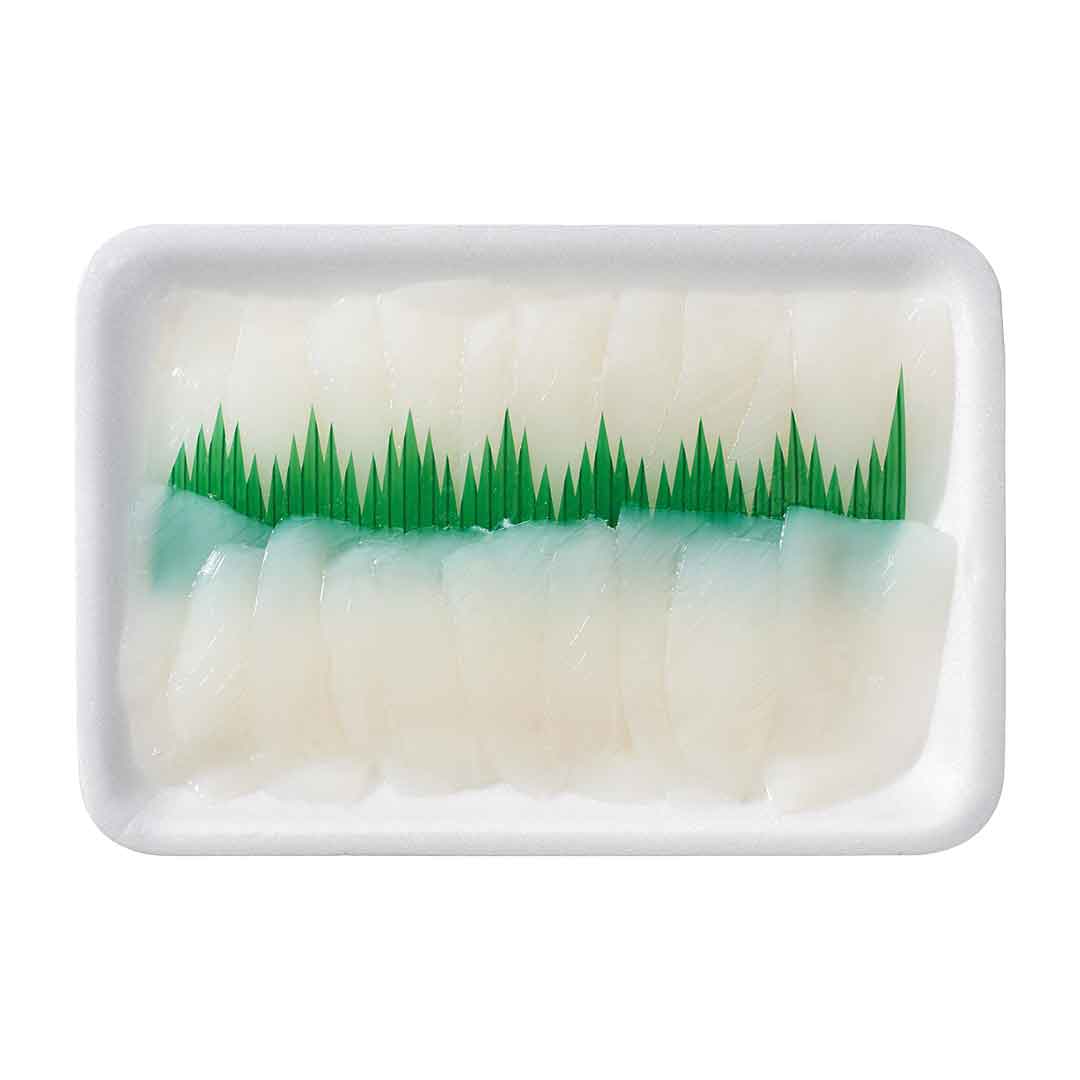 Sepia Topping Premium von Seafood Market, 20 rohe Sepiascheiben à 8 g dekorativ auf einer weißen Schale angerichtet